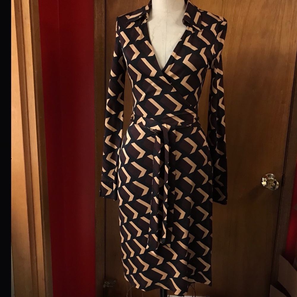 DVF Silk Brown Geometric Wrap Dress ‘Vintage’ Sz 6